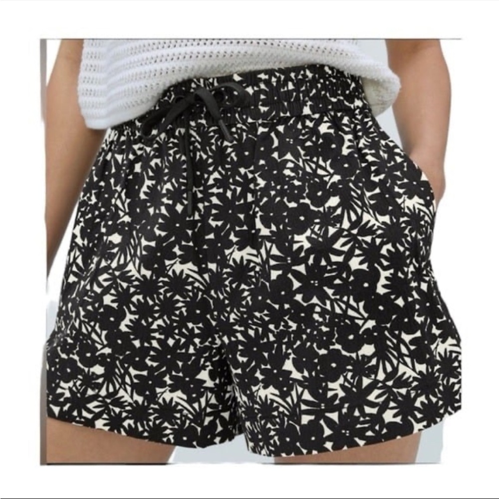 Everlane The Seersucker Cotton Black and White Boxer Shorts